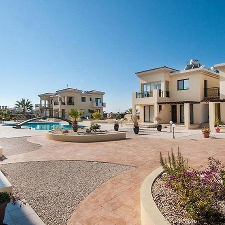 Beautiful 2-Bedroom Apartment - Great Location Paphos Esterno foto