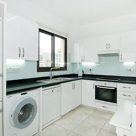 Beautiful 2-Bedroom Apartment - Great Location Paphos Esterno foto