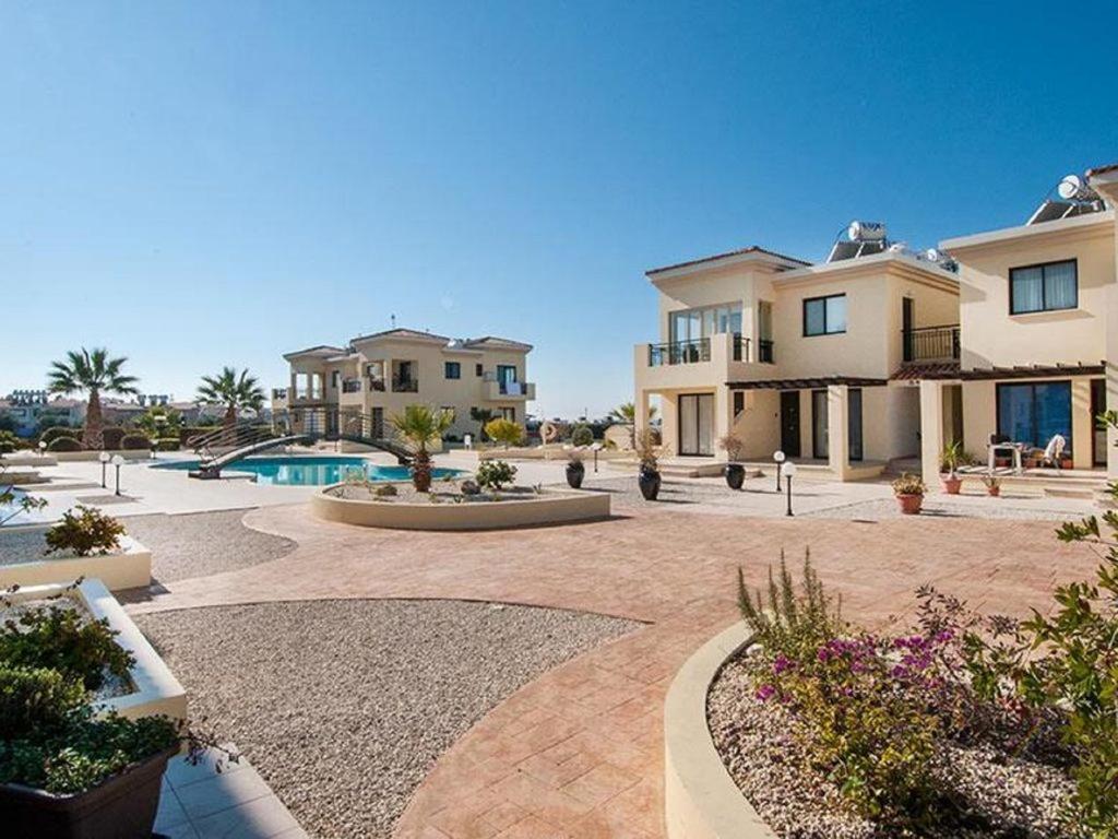 Beautiful 2-Bedroom Apartment - Great Location Paphos Esterno foto