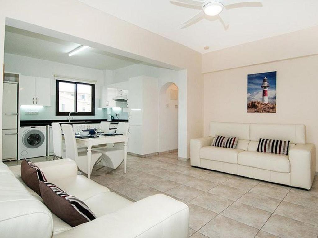 Beautiful 2-Bedroom Apartment - Great Location Paphos Esterno foto