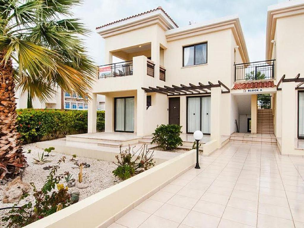 Beautiful 2-Bedroom Apartment - Great Location Paphos Esterno foto
