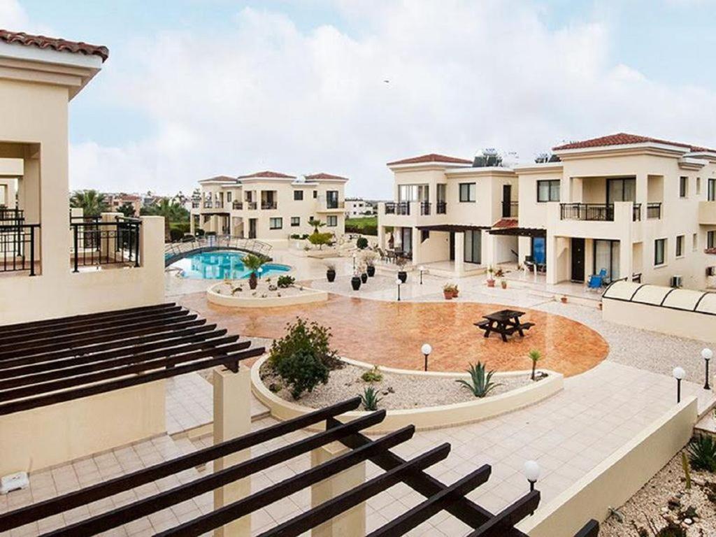 Beautiful 2-Bedroom Apartment - Great Location Paphos Esterno foto