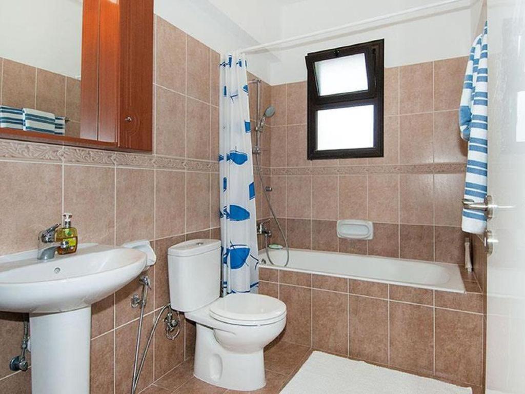 Beautiful 2-Bedroom Apartment - Great Location Paphos Esterno foto