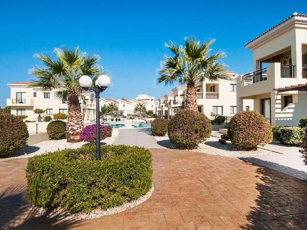 Beautiful 2-Bedroom Apartment - Great Location Paphos Esterno foto