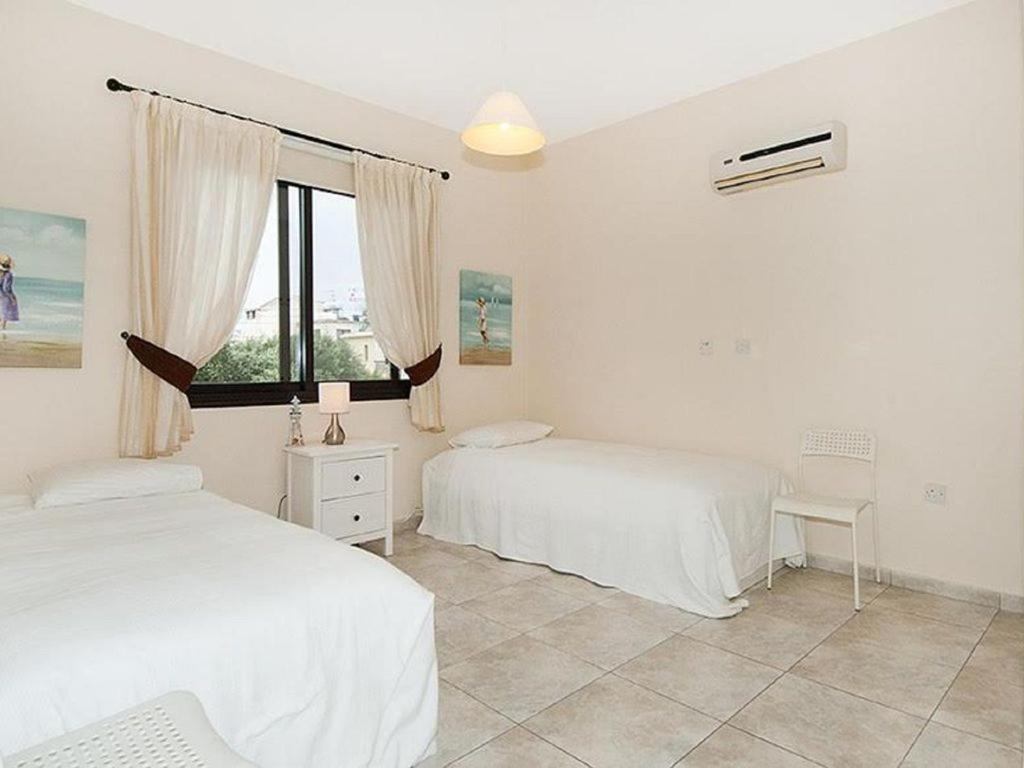 Beautiful 2-Bedroom Apartment - Great Location Paphos Esterno foto